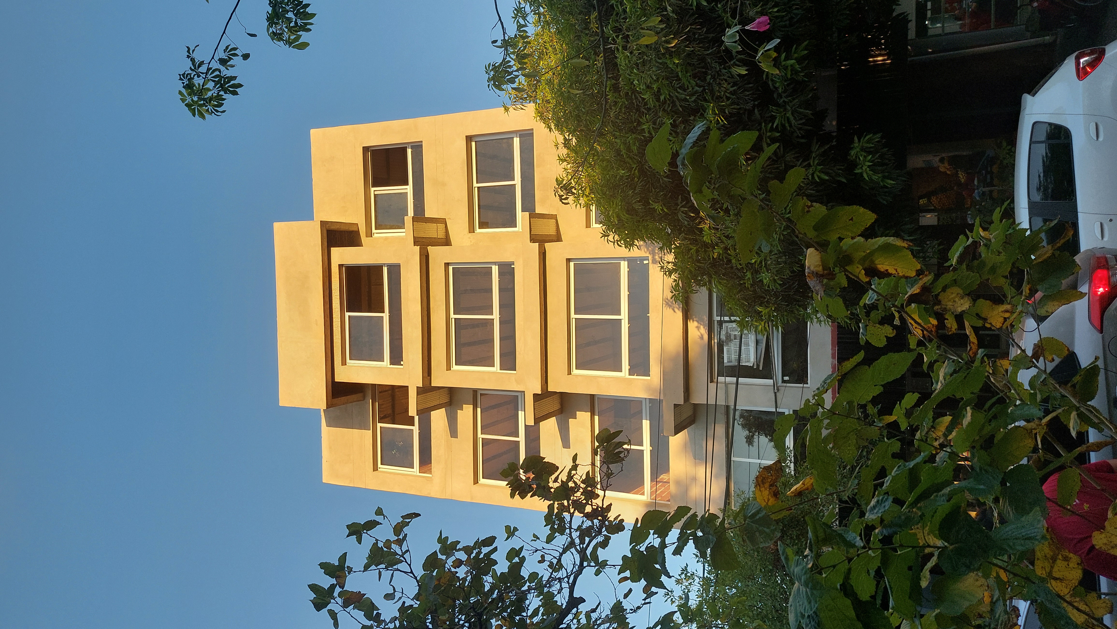 Balcón con cerramiento de vidrio y aluminio