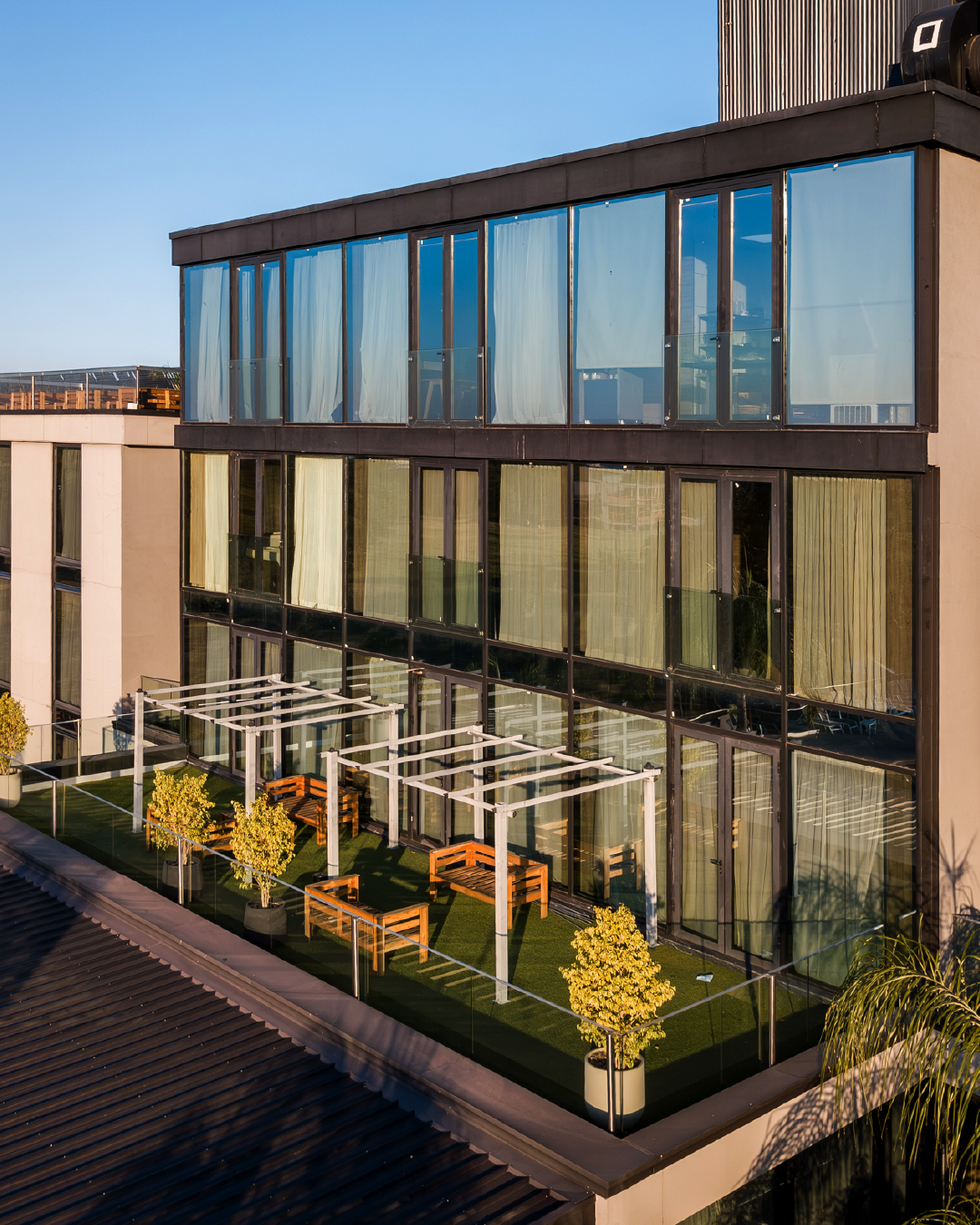 Proyecto con carpintería de aluminio y vidrio